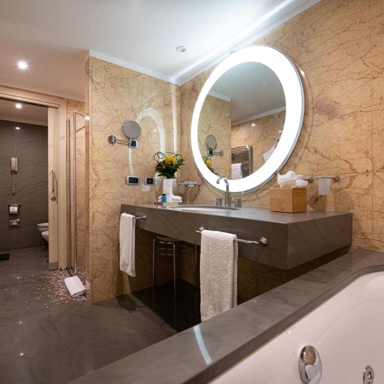 Port Palace - Suite Junior - Vue Port - 4