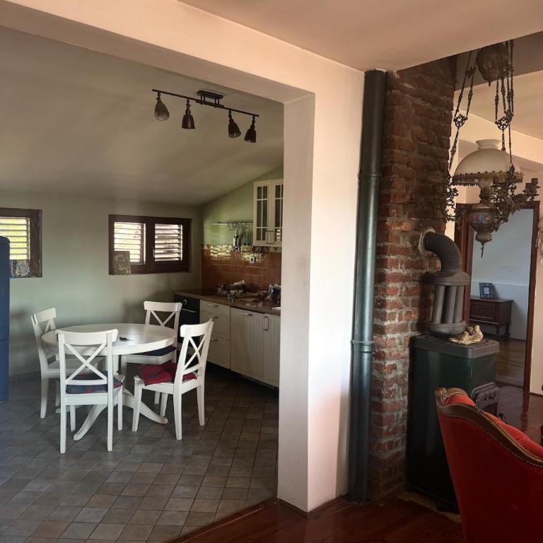 Creative Attic with Terrace & Garden -Podgorica - Apartman sa 1 Spavaćom Sobom - 3