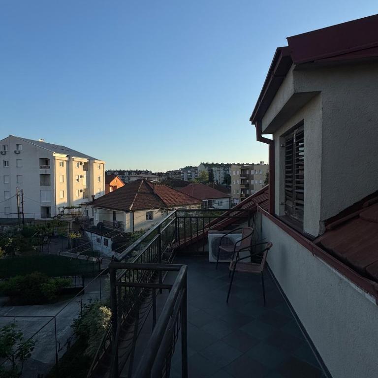 Creative Attic with Terrace & Garden -Podgorica - Apartman sa 1 Spavaćom Sobom - 7