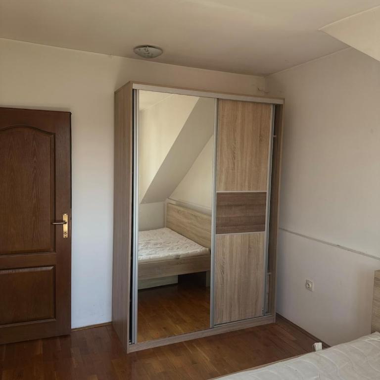 Creative Attic with Terrace & Garden -Podgorica - Apartman sa 1 Spavaćom Sobom - 13