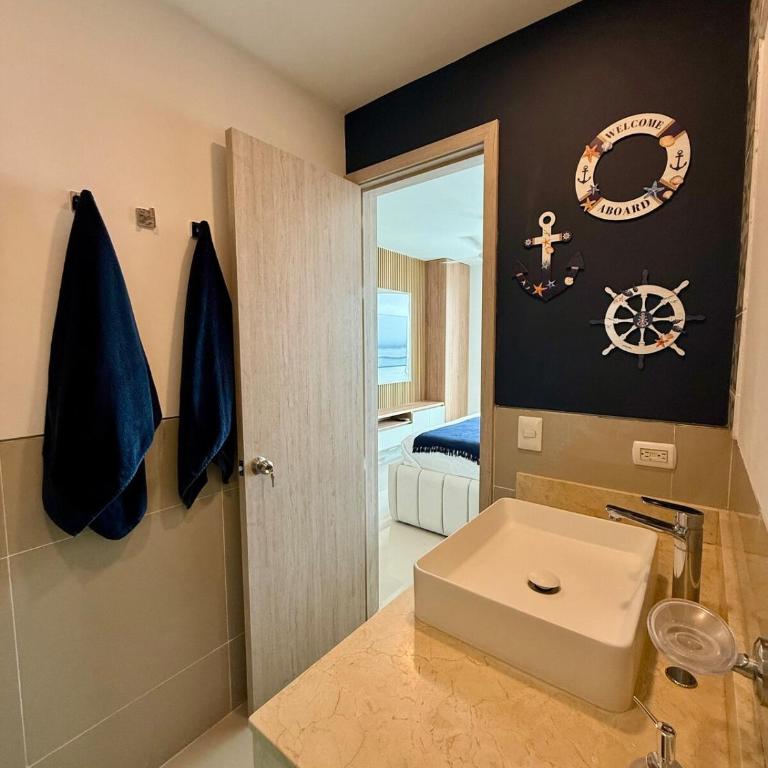 Apartamento exclusivo frente al mar salida directa - Three-Bedroom Apartment - 15