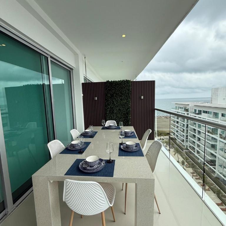 Apartamento exclusivo frente al mar salida directa - Three-Bedroom Apartment - 26
