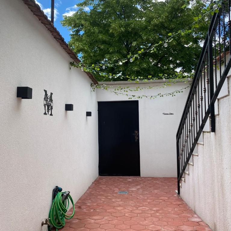 Melrose - One-Bedroom Apartment - 4