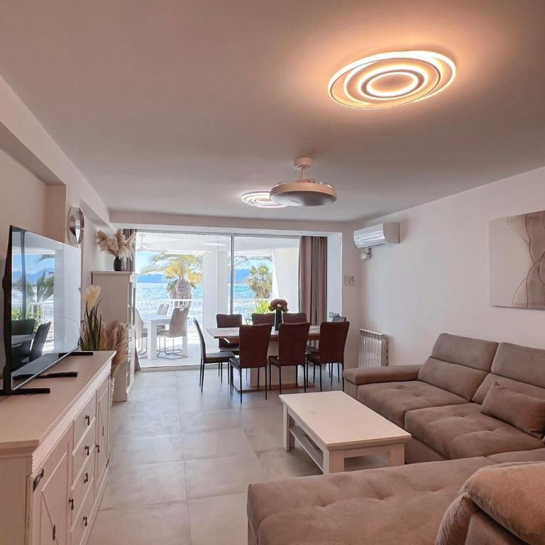Apartamento Mauri Primera Línea del Mar - Three-Bedroom Apartment with Sea View - 26