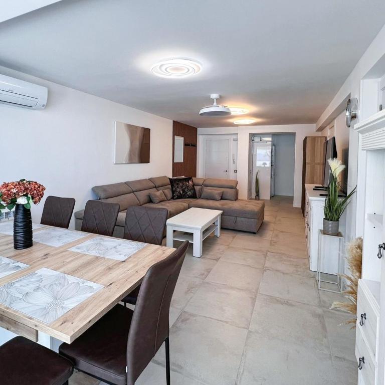 Apartamento Mauri Primera Línea del Mar - Three-Bedroom Apartment with Sea View - 32