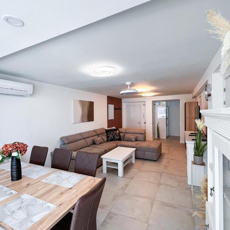 Apartamento Mauri Primera Línea del Mar - Three-Bedroom Apartment with Sea View - 33