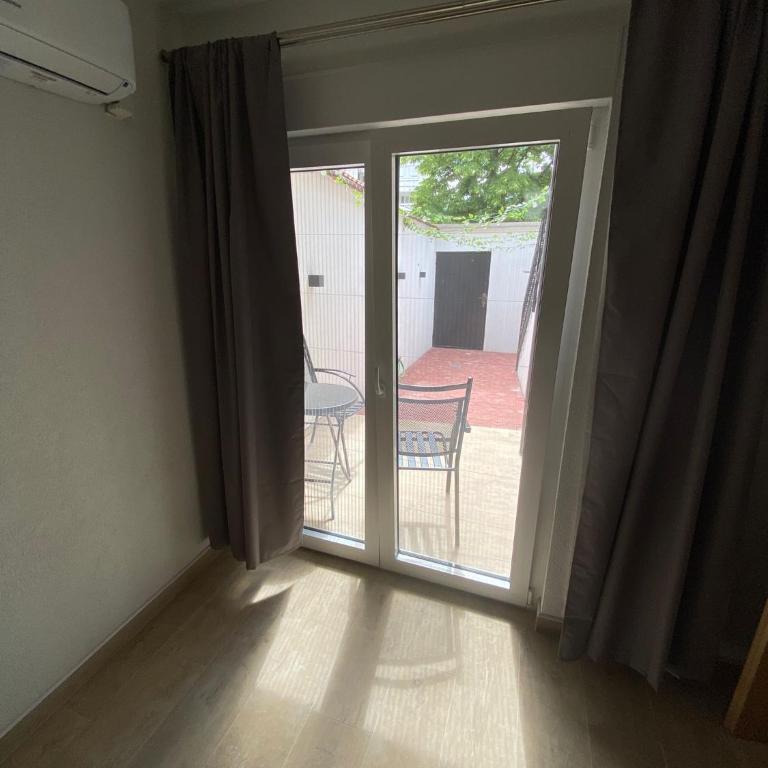 Melrose - One-Bedroom Apartment - 12