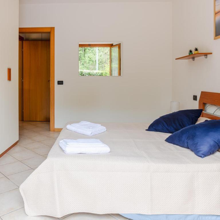 Desenzano apartment with garden, garage and pool - One-Bedroom Apartment - 2