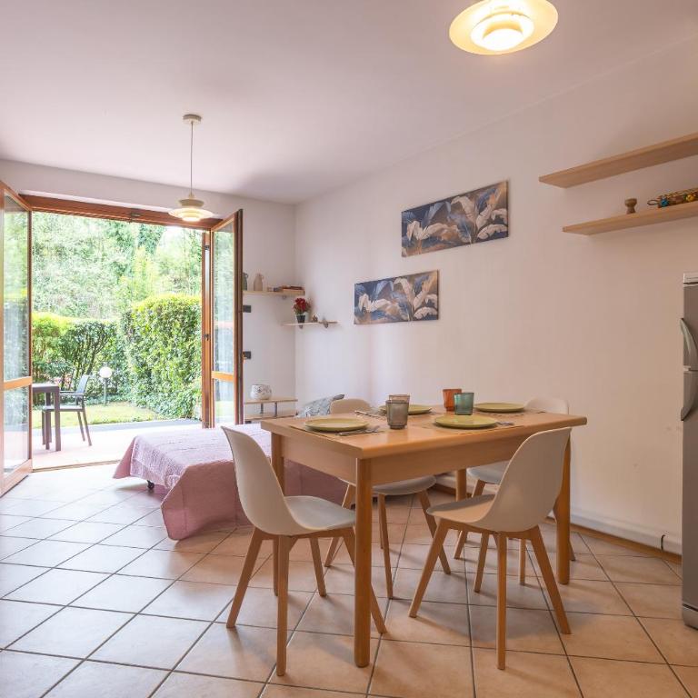 Desenzano apartment with garden, garage and pool - One-Bedroom Apartment - 9
