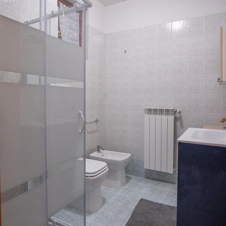 Desenzano apartment with garden, garage and pool - One-Bedroom Apartment - 8