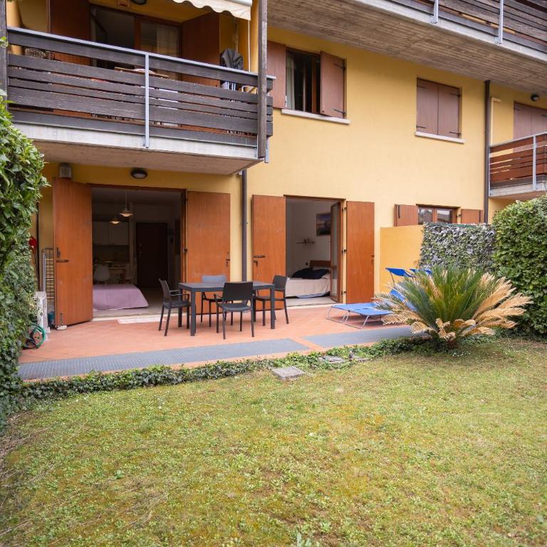 Desenzano apartment with garden, garage and pool - One-Bedroom Apartment - 4