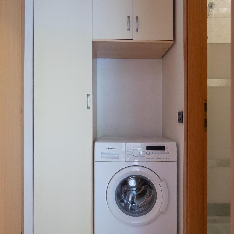 Desenzano apartment with garden, garage and pool - One-Bedroom Apartment - 13