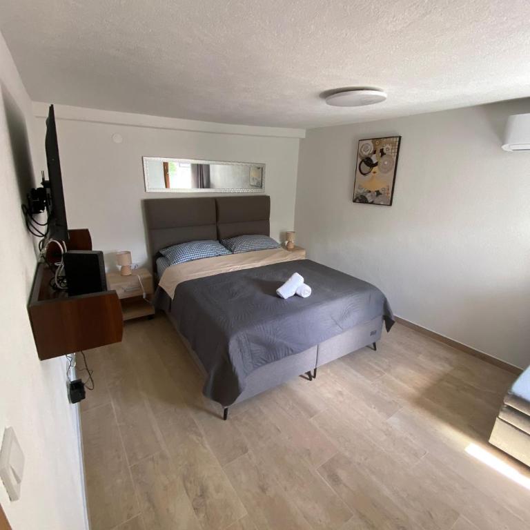 Melrose - One-Bedroom Apartment - 13