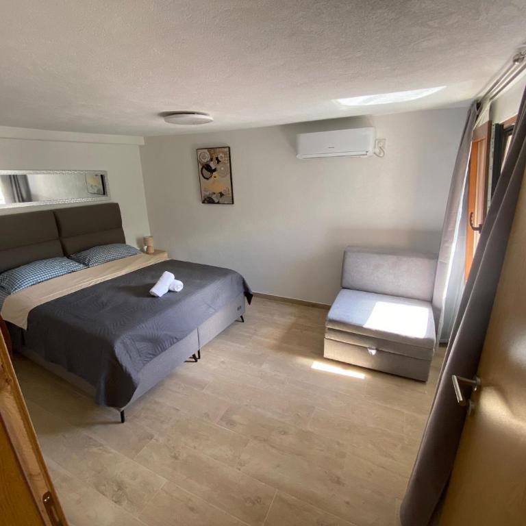 Melrose - One-Bedroom Apartment - 12