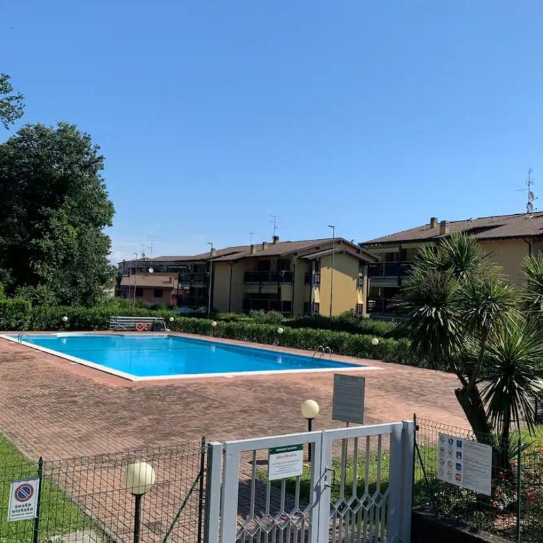 Desenzano apartment with garden, garage and pool - One-Bedroom Apartment - 15