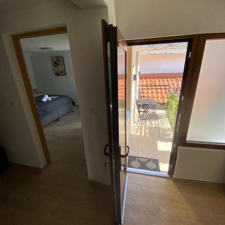 Melrose - One-Bedroom Apartment - 4