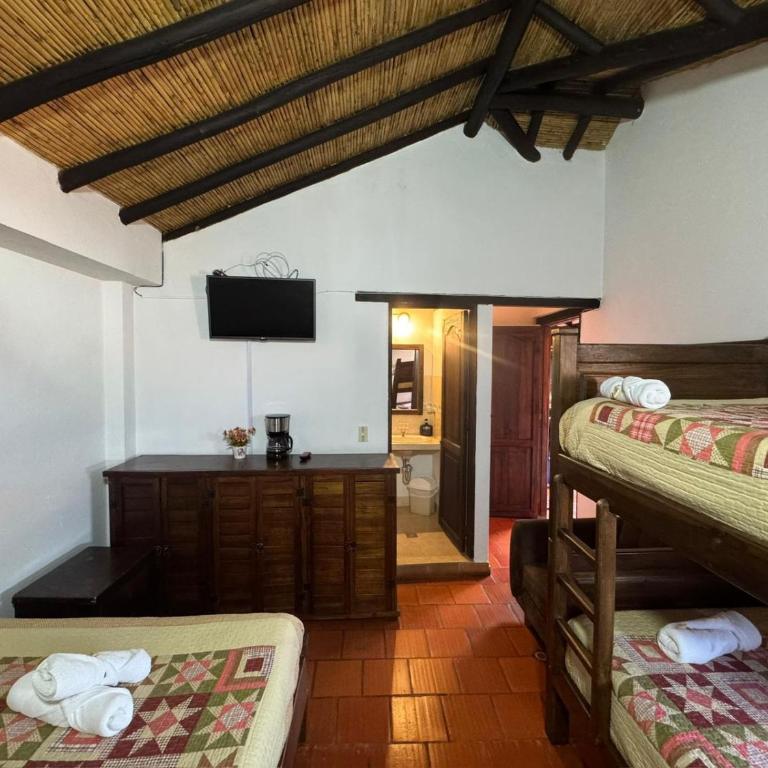 Casa Naturhola 2 - Habitación Cuádruple con baño privado - 14