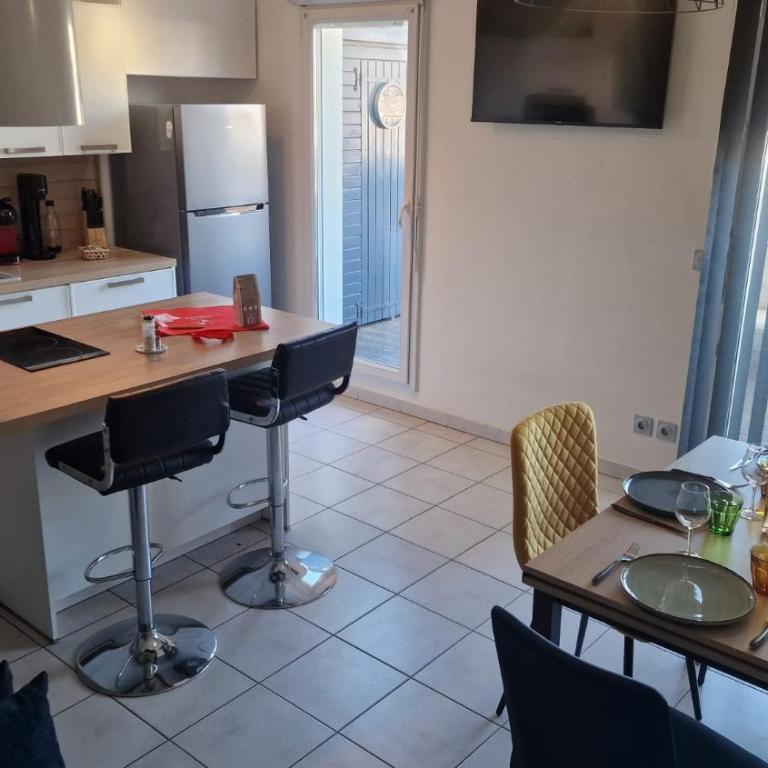 Beau duplex CAP CAMARGUE piscine 4 pers terrasse et parking dans résidence sécurisée - Appartement 2 Chambres - Vue sur Piscine - 30