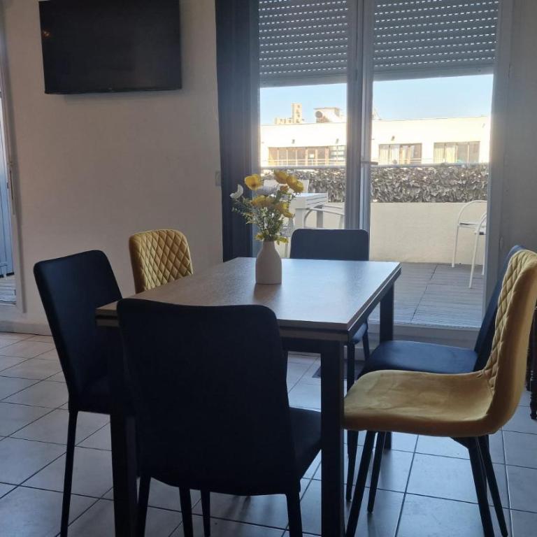Beau duplex CAP CAMARGUE piscine 4 pers terrasse et parking dans résidence sécurisée - Appartement 2 Chambres - Vue sur Piscine - 29