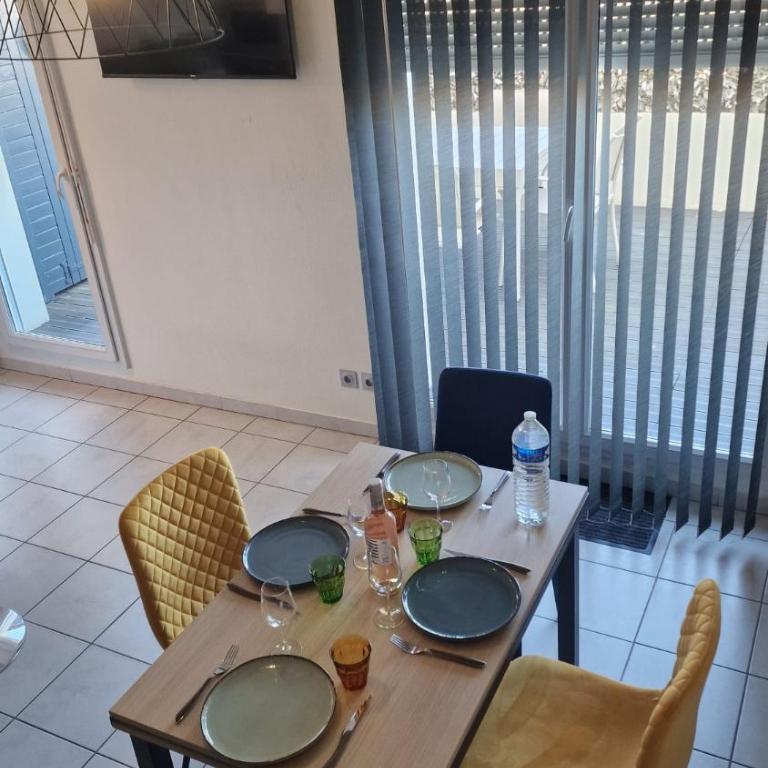 Beau duplex CAP CAMARGUE piscine 4 pers terrasse et parking dans résidence sécurisée - Appartement 2 Chambres - Vue sur Piscine - 32