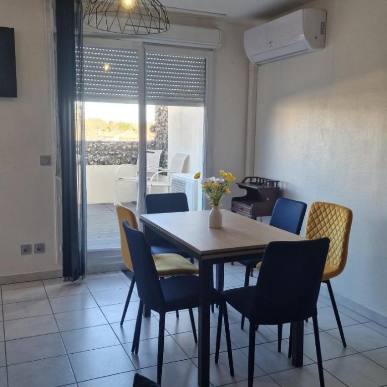 Beau duplex CAP CAMARGUE piscine 4 pers terrasse et parking dans résidence sécurisée - Appartement 2 Chambres - Vue sur Piscine - 37