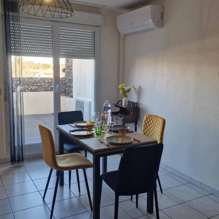 Beau duplex CAP CAMARGUE piscine 4 pers terrasse et parking dans résidence sécurisée - Appartement 2 Chambres - Vue sur Piscine - 42
