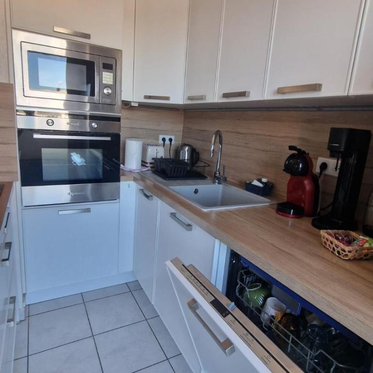 Beau duplex CAP CAMARGUE piscine 4 pers terrasse et parking dans résidence sécurisée - Appartement 2 Chambres - Vue sur Piscine - 43