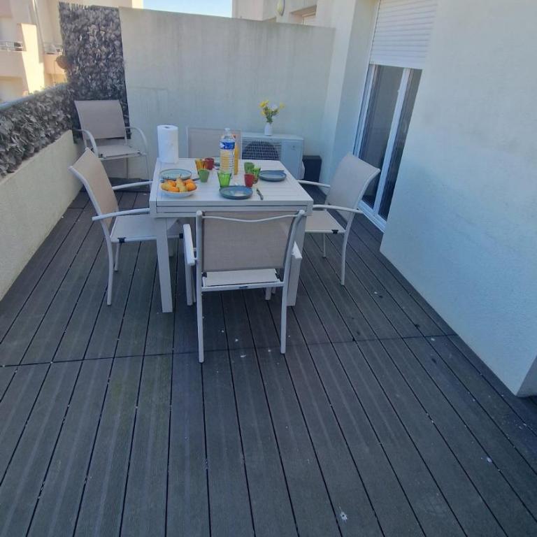 Beau duplex CAP CAMARGUE piscine 4 pers terrasse et parking dans résidence sécurisée - Appartement 2 Chambres - Vue sur Piscine - 21