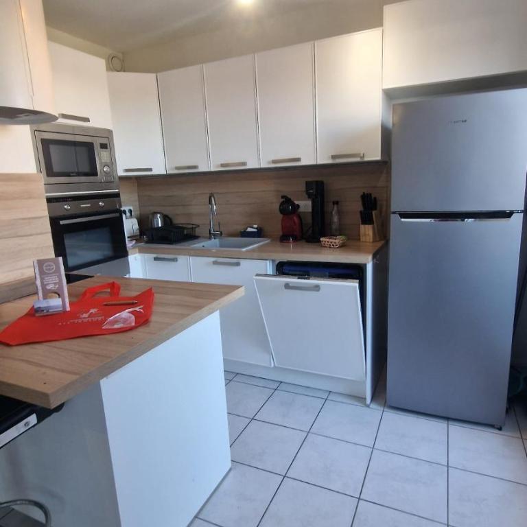 Beau duplex CAP CAMARGUE piscine 4 pers terrasse et parking dans résidence sécurisée - Appartement 2 Chambres - Vue sur Piscine - 40