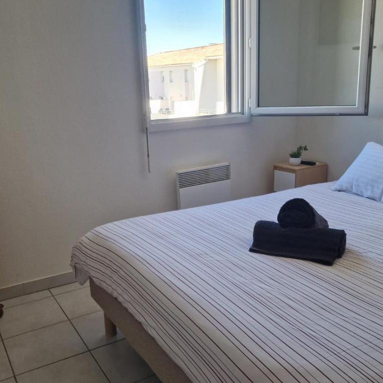Beau duplex CAP CAMARGUE piscine 4 pers terrasse et parking dans résidence sécurisée - Appartement 2 Chambres - Vue sur Piscine - 65