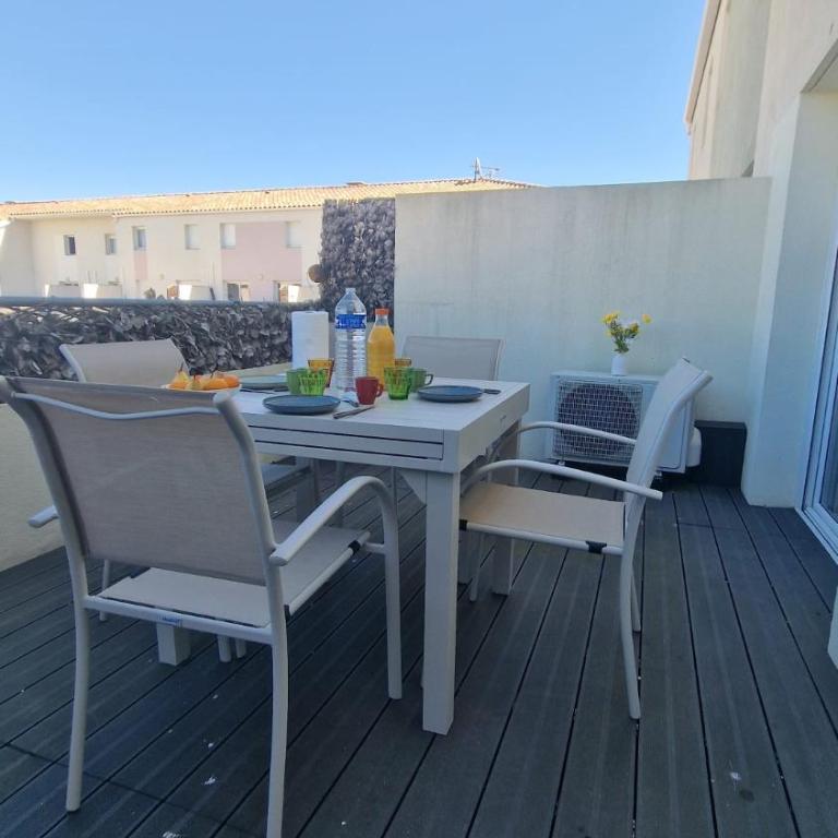 Beau duplex CAP CAMARGUE piscine 4 pers terrasse et parking dans résidence sécurisée - Appartement 2 Chambres - Vue sur Piscine - 22