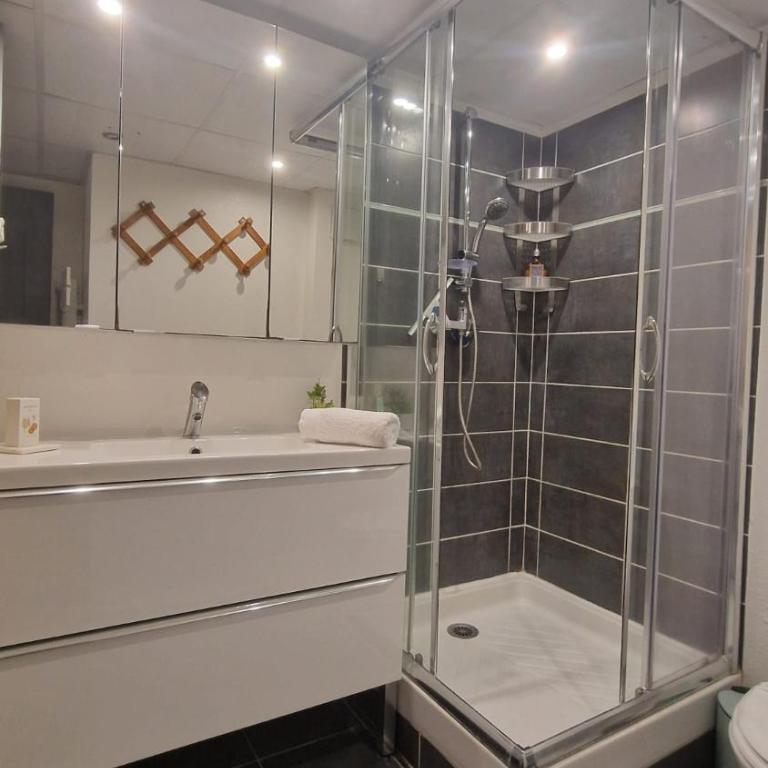 Beau duplex CAP CAMARGUE piscine 4 pers terrasse et parking dans résidence sécurisée - Appartement 2 Chambres - Vue sur Piscine - 83