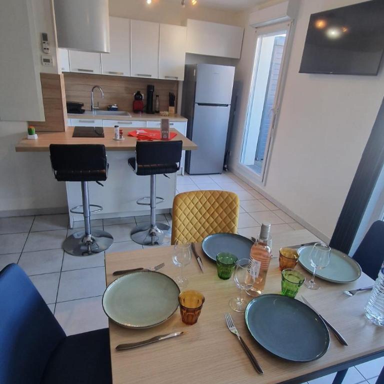 Beau duplex CAP CAMARGUE piscine 4 pers terrasse et parking dans résidence sécurisée - Appartement 2 Chambres - Vue sur Piscine - 45