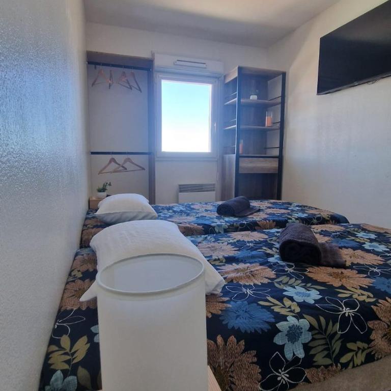 Beau duplex CAP CAMARGUE piscine 4 pers terrasse et parking dans résidence sécurisée - Appartement 2 Chambres - Vue sur Piscine - 77