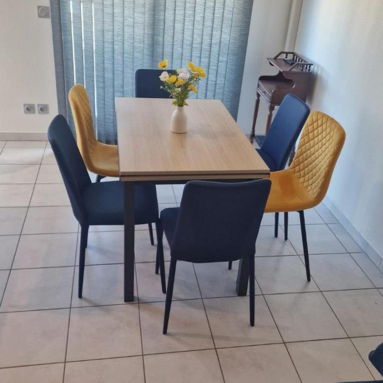 Beau duplex CAP CAMARGUE piscine 4 pers terrasse et parking dans résidence sécurisée - Appartement 2 Chambres - Vue sur Piscine - 51