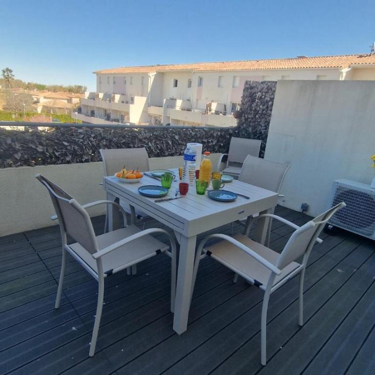 Beau duplex CAP CAMARGUE piscine 4 pers terrasse et parking dans résidence sécurisée - Appartement 2 Chambres - Vue sur Piscine - 17