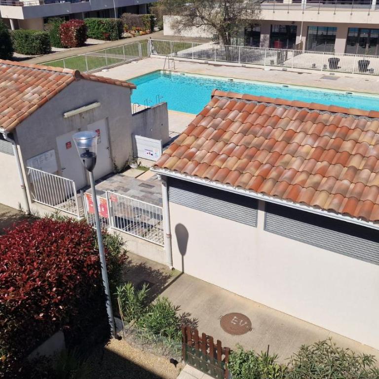 Beau duplex CAP CAMARGUE piscine 4 pers terrasse et parking dans résidence sécurisée - Appartement 2 Chambres - Vue sur Piscine - 10