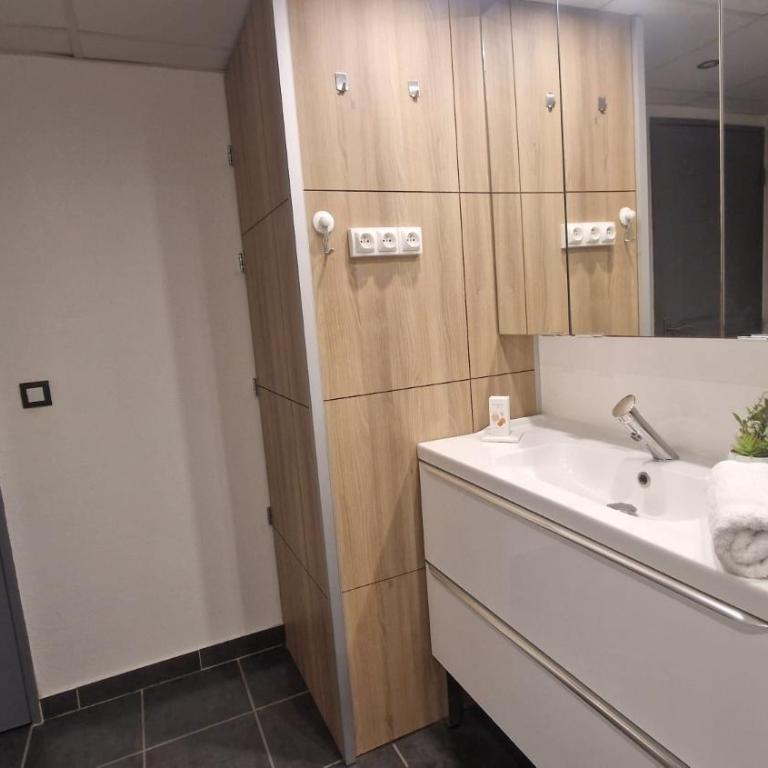 Beau duplex CAP CAMARGUE piscine 4 pers terrasse et parking dans résidence sécurisée - Appartement 2 Chambres - Vue sur Piscine - 91