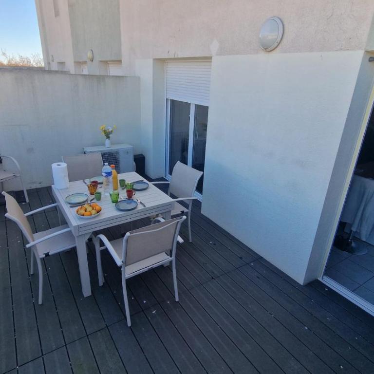 Beau duplex CAP CAMARGUE piscine 4 pers terrasse et parking dans résidence sécurisée - Appartement 2 Chambres - Vue sur Piscine - 23