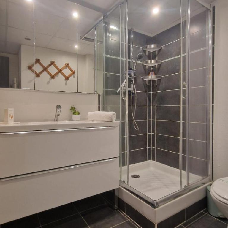 Beau duplex CAP CAMARGUE piscine 4 pers terrasse et parking dans résidence sécurisée - Appartement 2 Chambres - Vue sur Piscine - 86