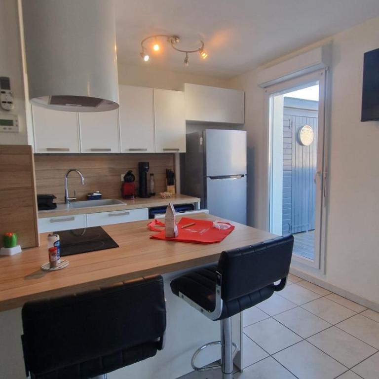 Beau duplex CAP CAMARGUE piscine 4 pers terrasse et parking dans résidence sécurisée - Appartement 2 Chambres - Vue sur Piscine - 57