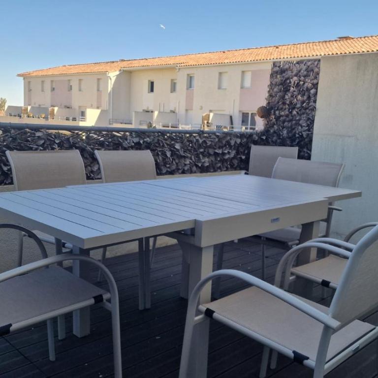 Beau duplex CAP CAMARGUE piscine 4 pers terrasse et parking dans résidence sécurisée - Appartement 2 Chambres - Vue sur Piscine - 26