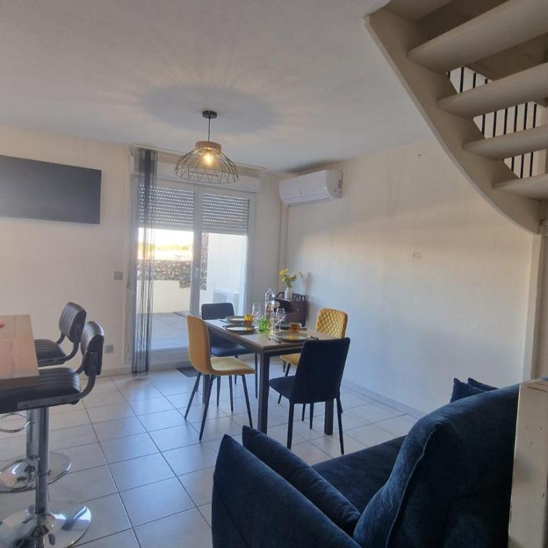 Beau duplex CAP CAMARGUE piscine 4 pers terrasse et parking dans résidence sécurisée - Appartement 2 Chambres - Vue sur Piscine - 60
