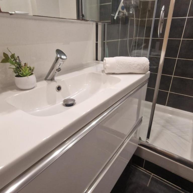 Beau duplex CAP CAMARGUE piscine 4 pers terrasse et parking dans résidence sécurisée - Appartement 2 Chambres - Vue sur Piscine - 87