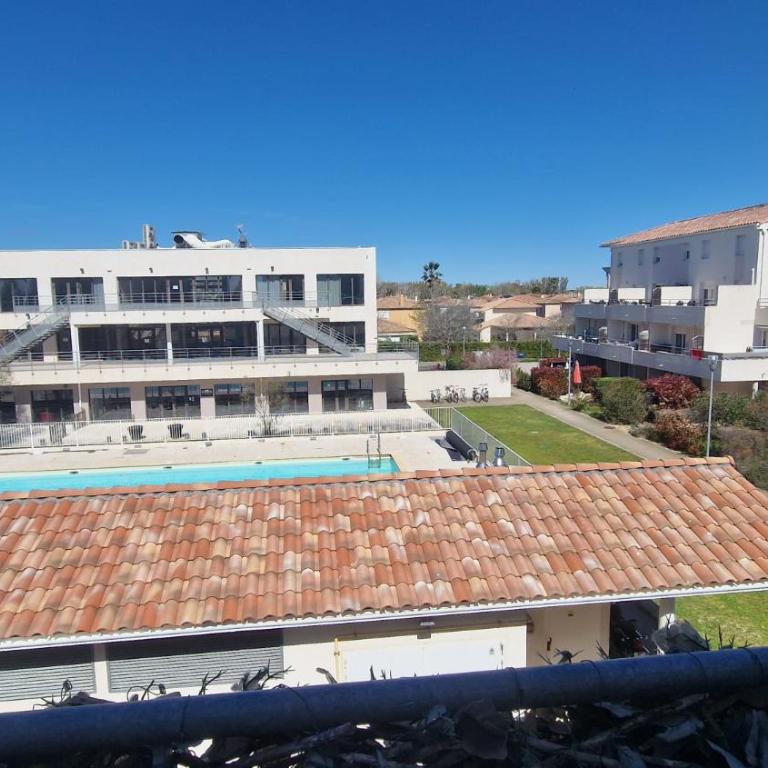Beau duplex CAP CAMARGUE piscine 4 pers terrasse et parking dans résidence sécurisée - Appartement 2 Chambres - Vue sur Piscine - 12