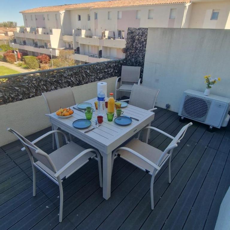 Beau duplex CAP CAMARGUE piscine 4 pers terrasse et parking dans résidence sécurisée - Appartement 2 Chambres - Vue sur Piscine - 15