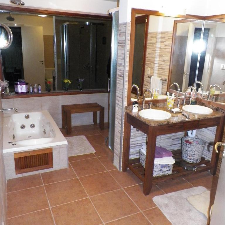 Casa Brujas Pinares - Casa de 4 dormitorios - 1