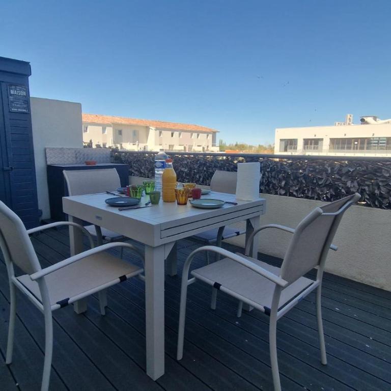 Beau duplex CAP CAMARGUE piscine 4 pers terrasse et parking dans résidence sécurisée - Appartement 2 Chambres - Vue sur Piscine - 18