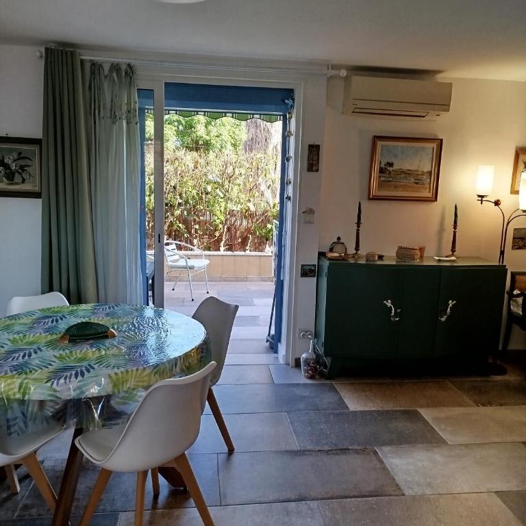 T2 350m mer rez de jardin terrasse parking privé - Apartment mit 1 Schlafzimmer - 8