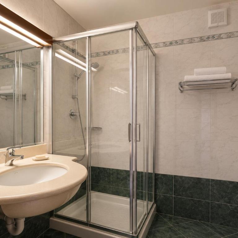 Hotel Trieste RICCIONE - Standard Family Room - 5